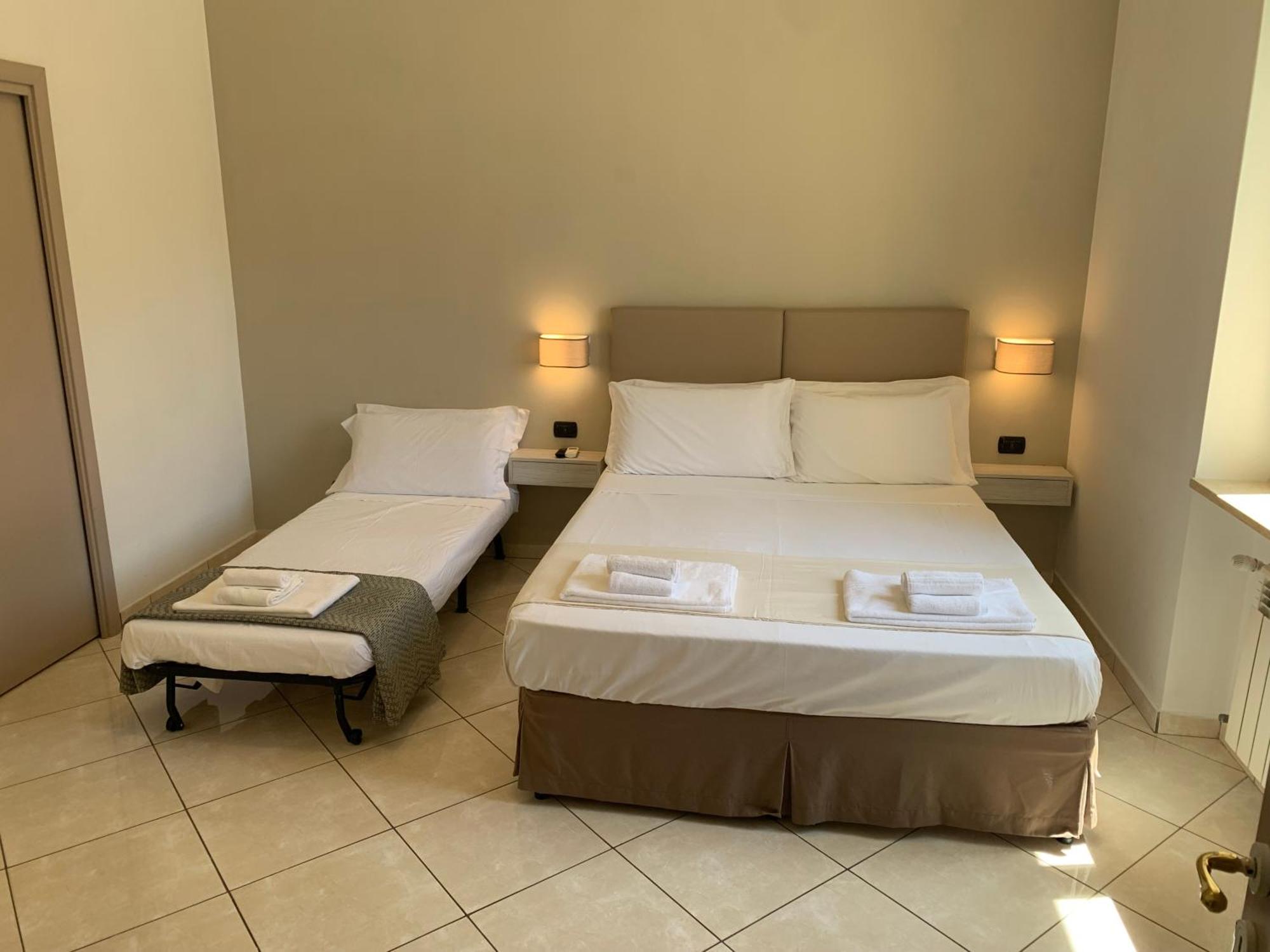 Tuanis Hotel Napels Buitenkant foto