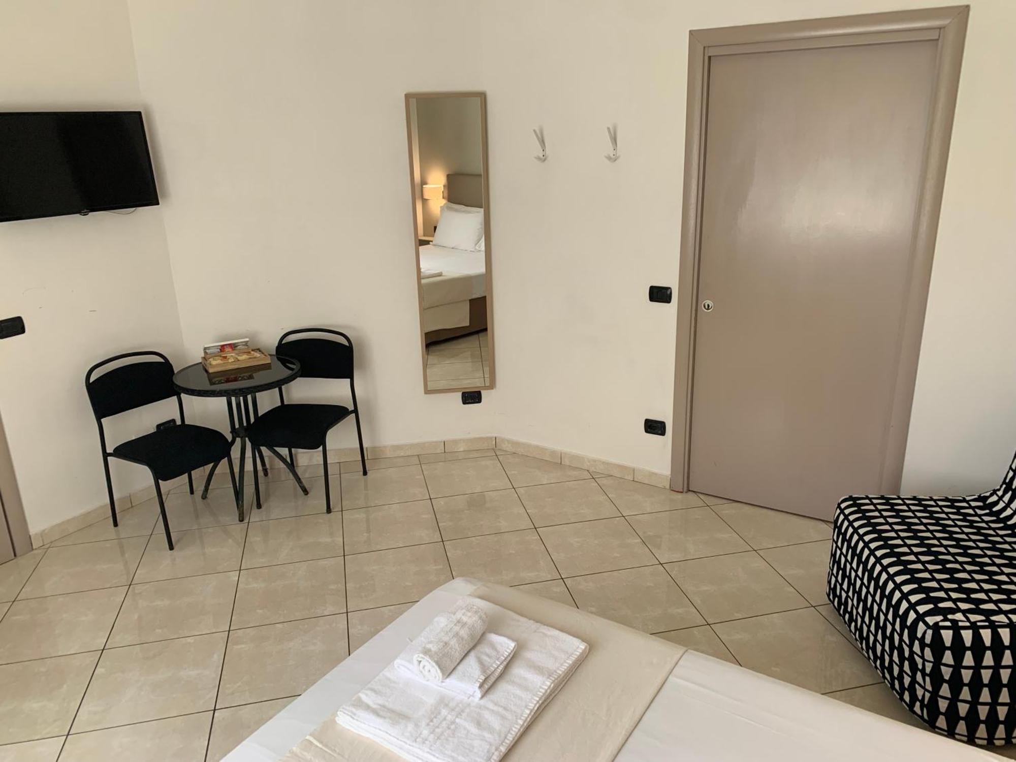 Tuanis Hotel Napels Buitenkant foto