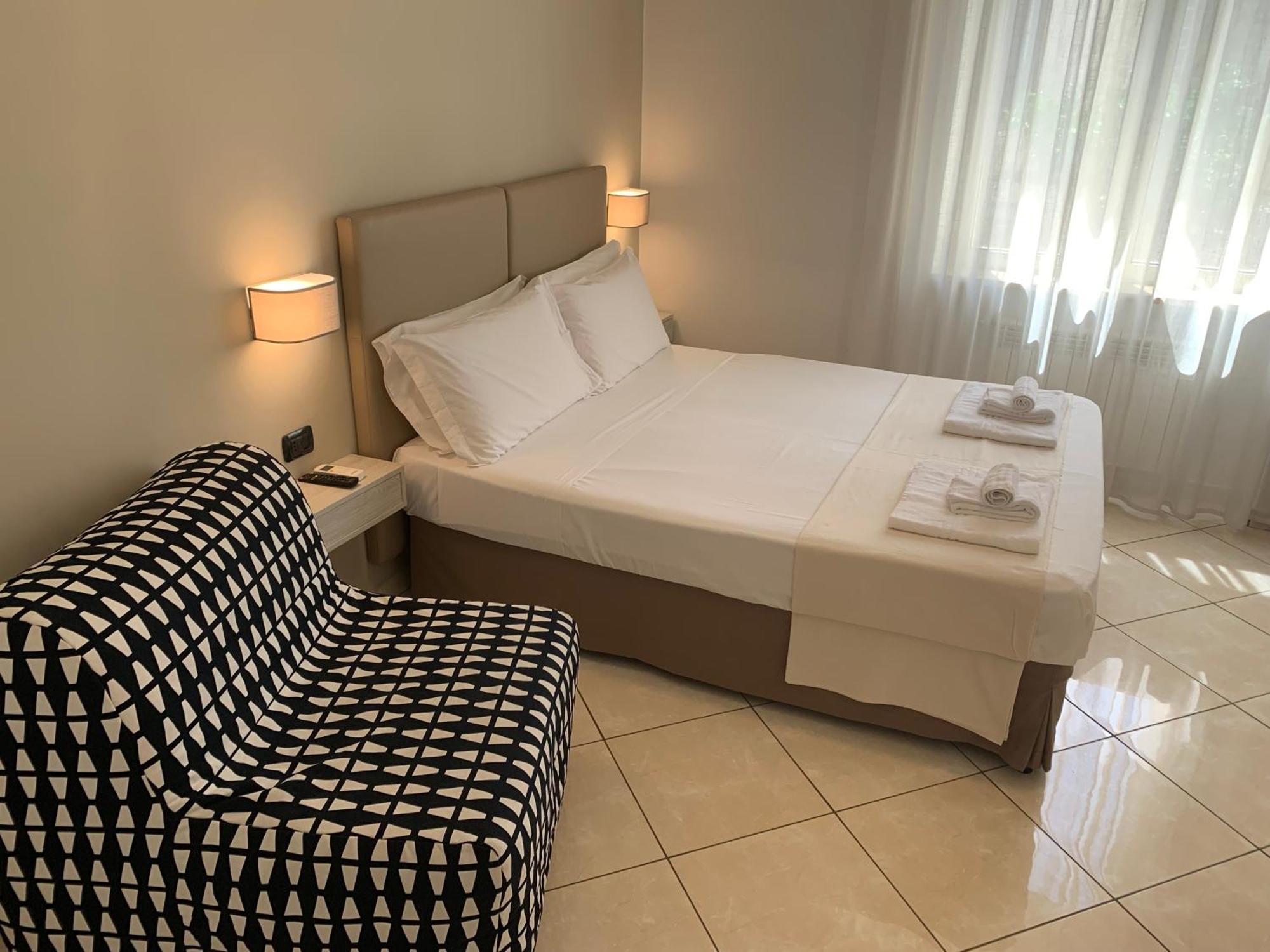 Tuanis Hotel Napels Buitenkant foto