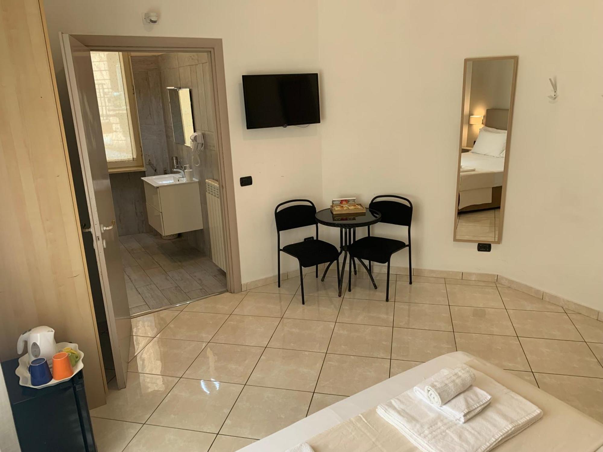 Tuanis Hotel Napels Buitenkant foto