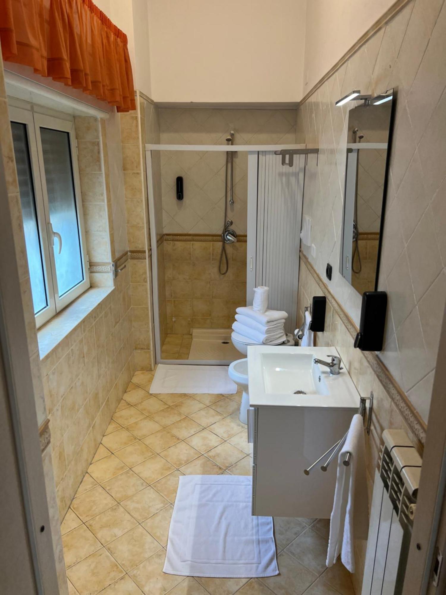 Tuanis Hotel Napels Buitenkant foto