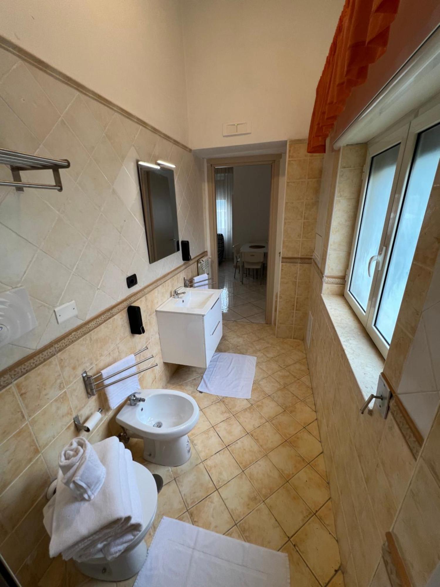 Tuanis Hotel Napels Buitenkant foto